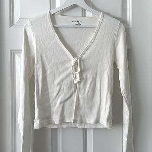 New unworn Brandy Melville Front Tie Cardigan White One Size